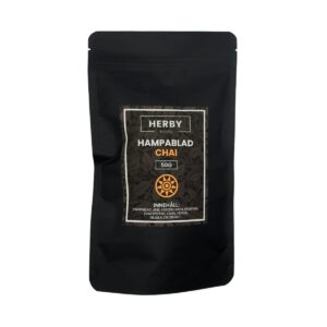 50 gram Hampablad med chai smak. Från hampablomman.se. Svart påse med orangea detaljer