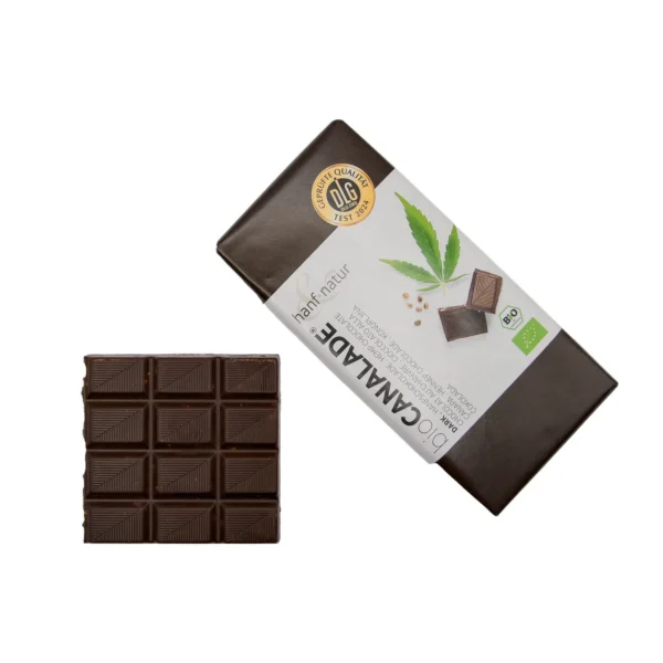 hampablomman hampachocklad mork 7 Mörk chokladkaka med hampfrön.
